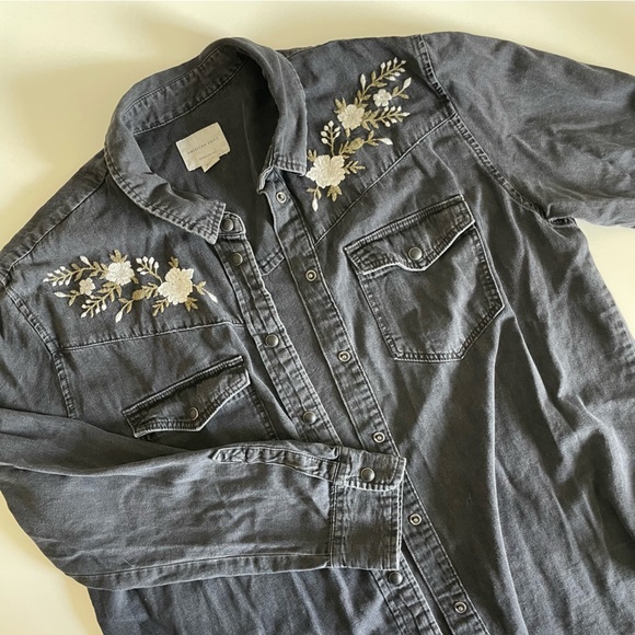 American Eagle Black Western Style Shirt with Floral Embroidery - Picture 3 of 7